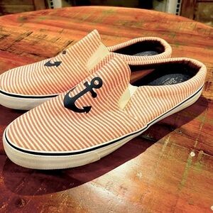 BASS Navigate Slide in pink pinstripe
with anchor detail.